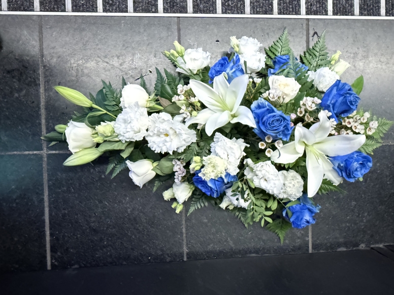 White & Blue Spray