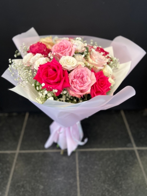 Mixed Roses & Spray